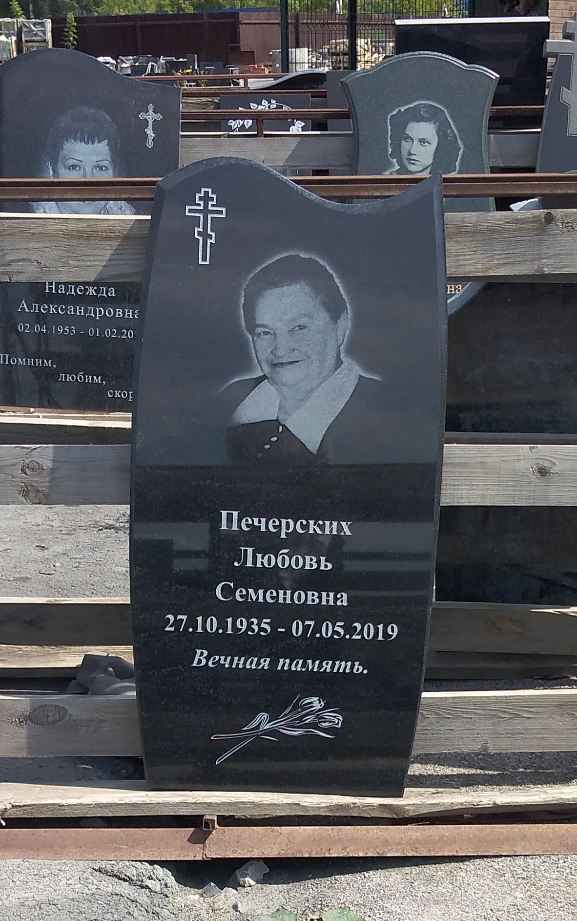 Памятник №049 из черного гранита — фото 4